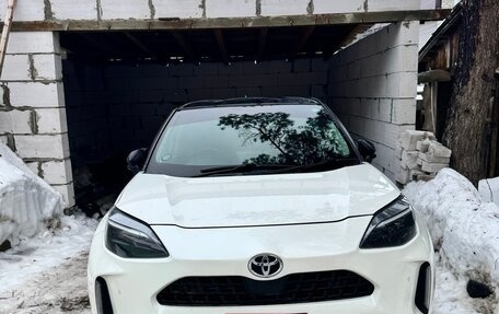 Toyota Yaris Cross, 2021 год, 1 950 000 рублей, 2 фотография