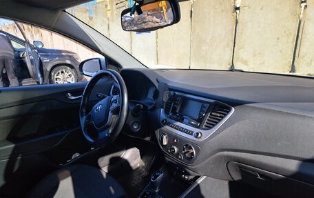 Hyundai Solaris II рестайлинг, 2018 год, 1 230 000 рублей, 8 фотография