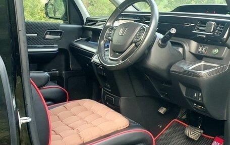 Honda Stepwgn IV, 2017 год, 1 900 000 рублей, 5 фотография