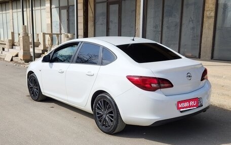 Opel Astra J, 2013 год, 650 000 рублей, 2 фотография