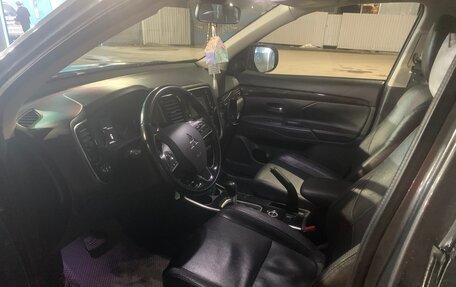 Mitsubishi Outlander III рестайлинг 3, 2017 год, 1 450 000 рублей, 7 фотография