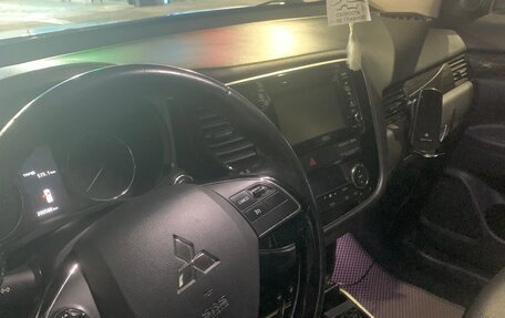 Mitsubishi Outlander III рестайлинг 3, 2017 год, 1 450 000 рублей, 8 фотография