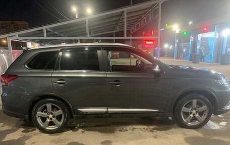 Mitsubishi Outlander III рестайлинг 3, 2017 год, 1 450 000 рублей, 3 фотография