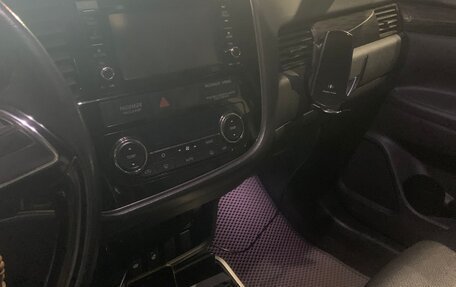 Mitsubishi Outlander III рестайлинг 3, 2017 год, 1 450 000 рублей, 9 фотография