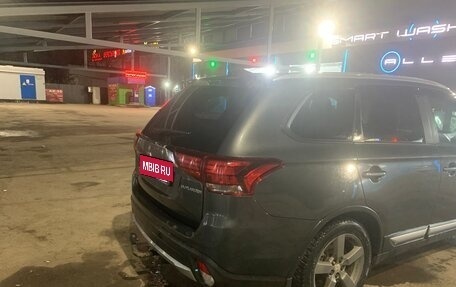 Mitsubishi Outlander III рестайлинг 3, 2017 год, 1 450 000 рублей, 4 фотография