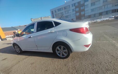 Hyundai Solaris II рестайлинг, 2016 год, 620 000 рублей, 3 фотография