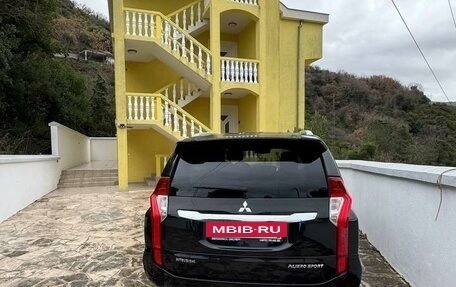 Mitsubishi Pajero Sport III рестайлинг, 2017 год, 2 600 000 рублей, 3 фотография