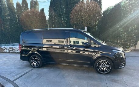 Mercedes-Benz V-Класс, 2023 год, 8 600 000 рублей, 4 фотография