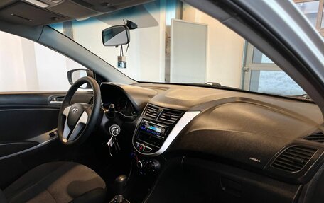 Hyundai Solaris II рестайлинг, 2012 год, 690 000 рублей, 12 фотография