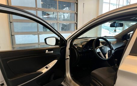 Hyundai Solaris II рестайлинг, 2012 год, 690 000 рублей, 18 фотография