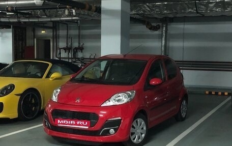 Peugeot 107 I рестайлинг, 2012 год, 800 000 рублей, 2 фотография