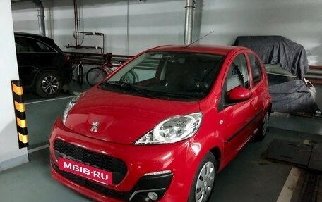 Peugeot 107 I рестайлинг, 2012 год, 800 000 рублей, 4 фотография
