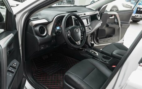 Toyota RAV4, 2015 год, 1 950 000 рублей, 6 фотография