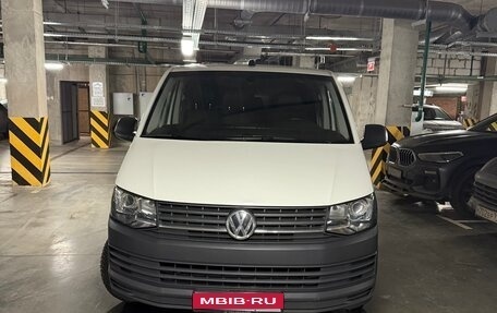 Volkswagen Transporter T6 рестайлинг, 2019 год, 2 449 999 рублей, 1 фотография