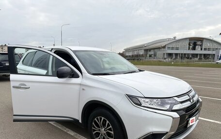 Mitsubishi Outlander III рестайлинг 3, 2017 год, 1 910 000 рублей, 1 фотография