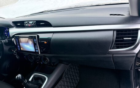 Toyota Hilux VIII, 2017 год, 2 500 000 рублей, 5 фотография