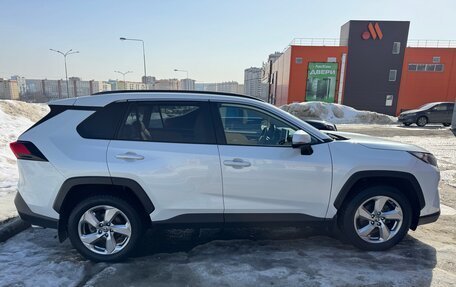 Toyota RAV4, 2020 год, 3 450 000 рублей, 2 фотография