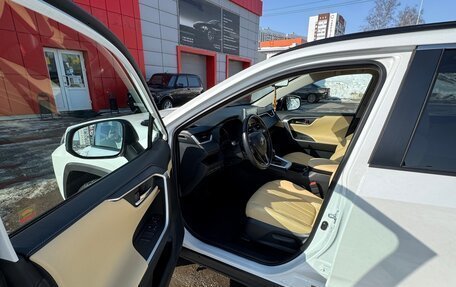 Toyota RAV4, 2020 год, 3 450 000 рублей, 6 фотография