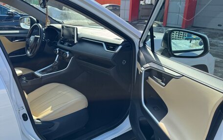 Toyota RAV4, 2020 год, 3 450 000 рублей, 5 фотография