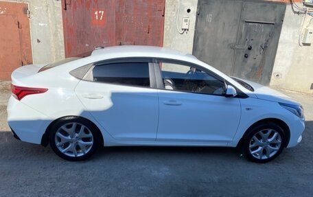 Hyundai Solaris II рестайлинг, 2017 год, 1 300 000 рублей, 5 фотография