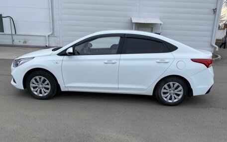 Hyundai Solaris II рестайлинг, 2017 год, 1 300 000 рублей, 3 фотография