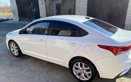 Hyundai Solaris II рестайлинг, 2017 год, 1 300 000 рублей, 6 фотография