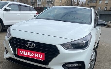 Hyundai Solaris II рестайлинг, 2017 год, 1 300 000 рублей, 2 фотография