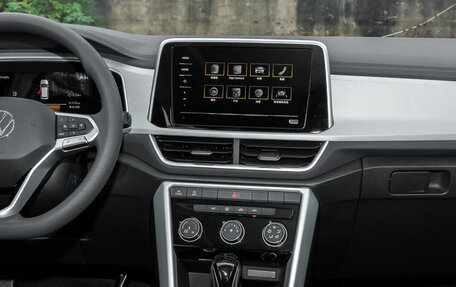 Volkswagen T-Cross I, 2023 год, 1 700 000 рублей, 11 фотография