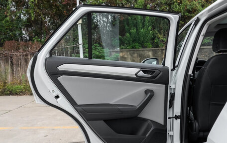 Volkswagen T-Cross I, 2023 год, 1 700 000 рублей, 24 фотография