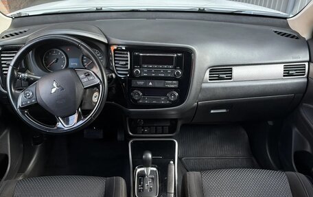 Mitsubishi Outlander III рестайлинг 3, 2017 год, 1 910 000 рублей, 14 фотография