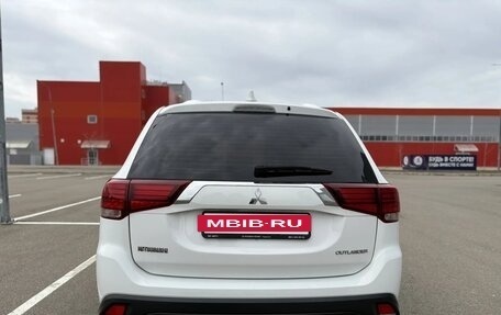 Mitsubishi Outlander III рестайлинг 3, 2017 год, 1 910 000 рублей, 3 фотография