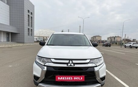 Mitsubishi Outlander III рестайлинг 3, 2017 год, 1 910 000 рублей, 2 фотография