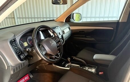 Mitsubishi Outlander III рестайлинг 3, 2017 год, 1 910 000 рублей, 18 фотография