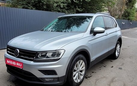 Volkswagen Tiguan II, 2020 год, 2 500 000 рублей, 1 фотография