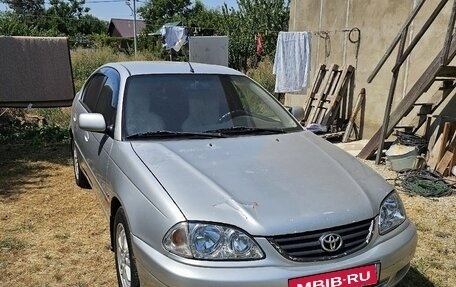 Toyota Avensis III рестайлинг, 2002 год, 420 000 рублей, 1 фотография