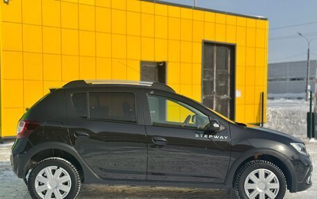 Renault Sandero II рестайлинг, 2020 год, 1 049 000 рублей, 2 фотография