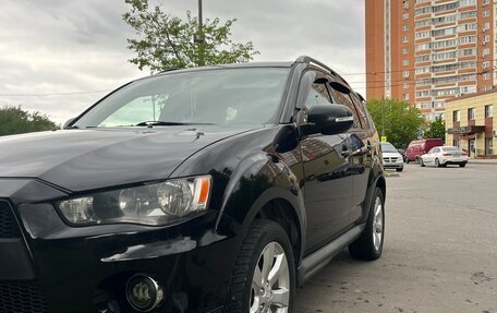 Mitsubishi Outlander III рестайлинг 3, 2011 год, 865 000 рублей, 2 фотография