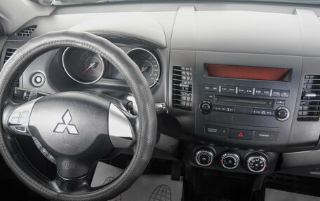 Mitsubishi Outlander III рестайлинг 3, 2010 год, 1 249 000 рублей, 13 фотография
