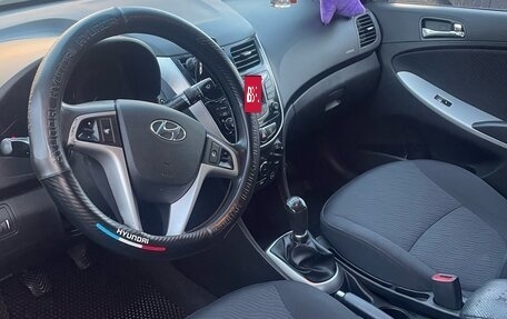 Hyundai Solaris II рестайлинг, 2013 год, 750 000 рублей, 3 фотография