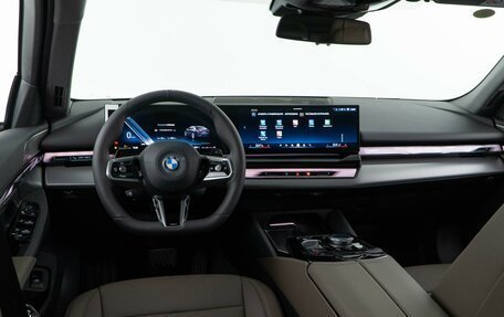 BMW 5 серия, 2025 год, 8 783 055 рублей, 11 фотография