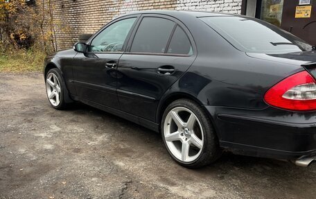 Mercedes-Benz E-Класс, 2003 год, 750 000 рублей, 3 фотография