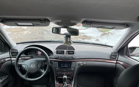 Mercedes-Benz E-Класс, 2003 год, 750 000 рублей, 21 фотография