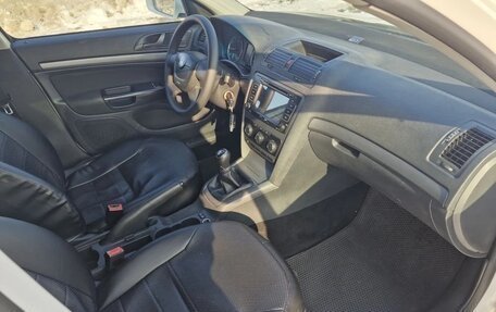 Skoda Octavia, 2011 год, 697 000 рублей, 10 фотография