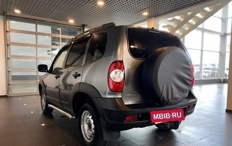 Chevrolet Niva I рестайлинг, 2018 год, 715 000 рублей, 5 фотография