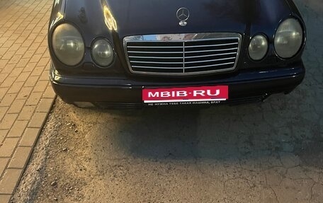 Mercedes-Benz E-Класс, 1996 год, 500 000 рублей, 1 фотография