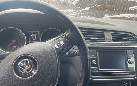 Volkswagen Tiguan II, 2017 год, 1 800 000 рублей, 4 фотография