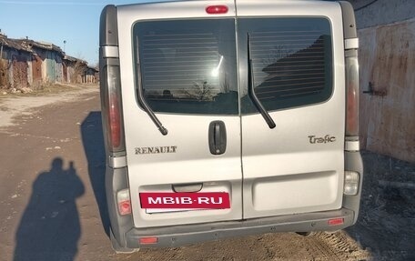 Renault Trafic, 2003 год, 1 300 000 рублей, 2 фотография
