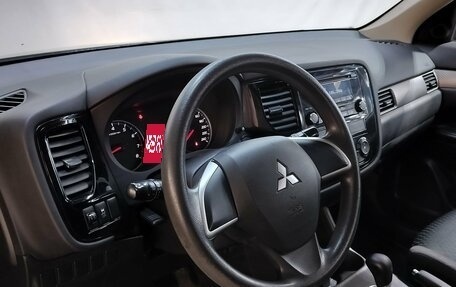 Mitsubishi Outlander III рестайлинг 3, 2013 год, 1 250 000 рублей, 9 фотография
