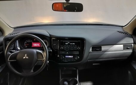 Mitsubishi Outlander III рестайлинг 3, 2013 год, 1 250 000 рублей, 10 фотография