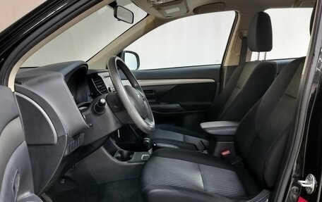 Mitsubishi Outlander III рестайлинг 3, 2013 год, 1 250 000 рублей, 16 фотография